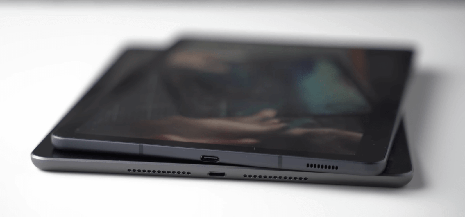 iPad 7th Gen 10.2 inch vs Galaxy Tab S6 Lite Charging port