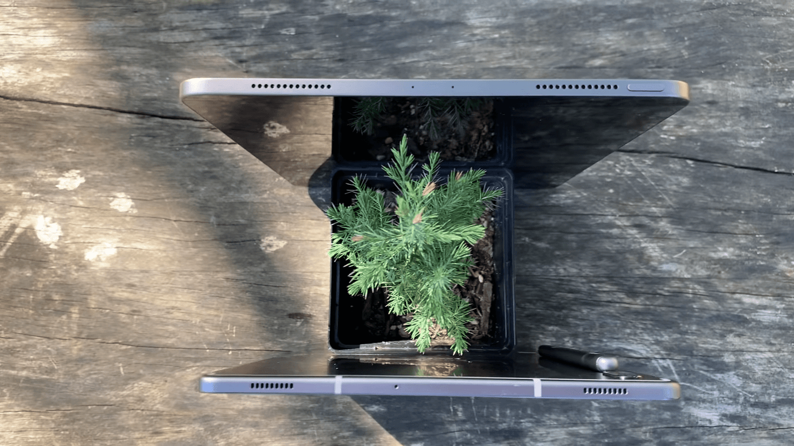 Samsung Galaxy Tab S6 5G vs Apple iPad Pro 12.9 inch 2018 Wi Fi Cellular Speaker