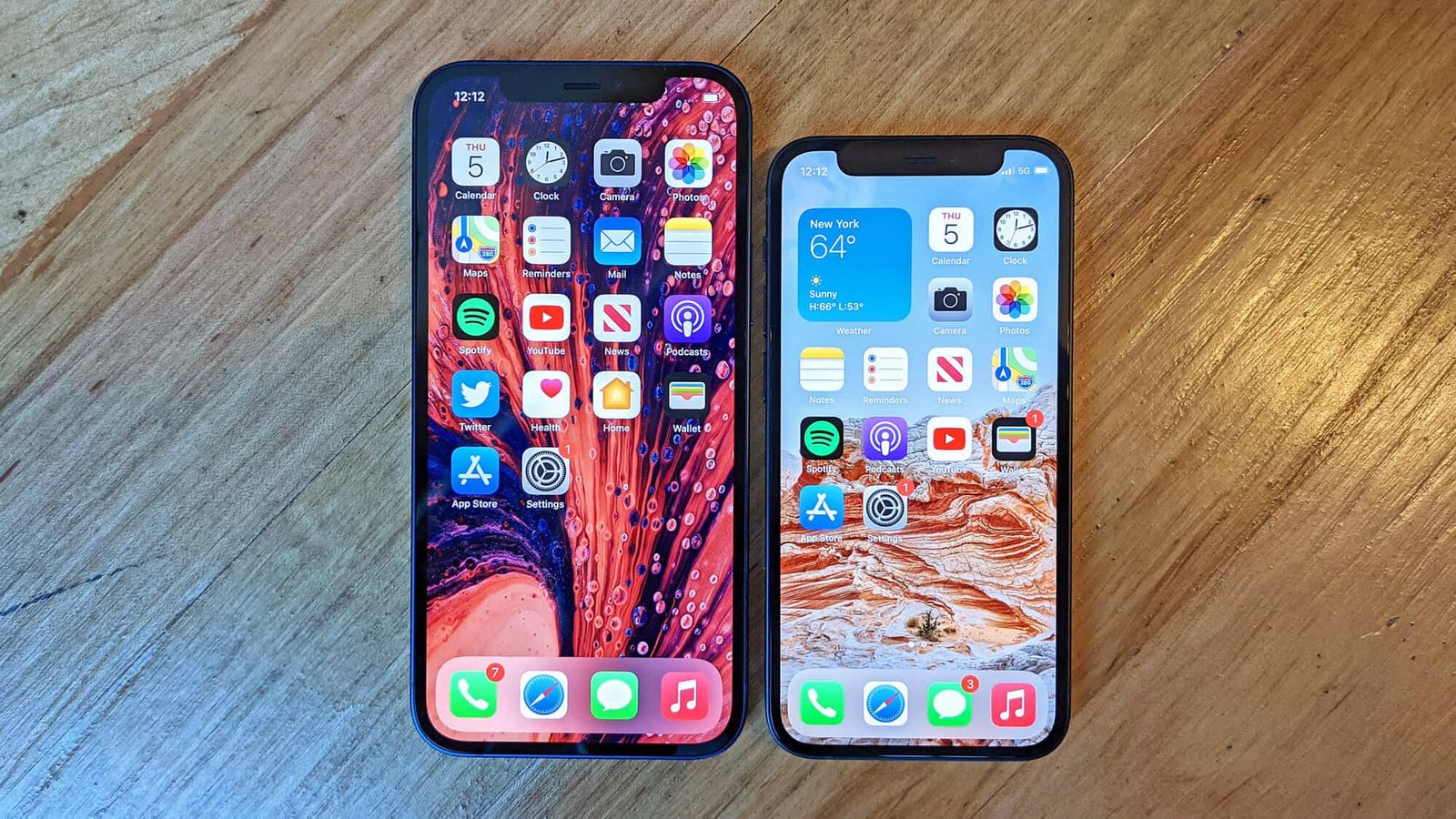 12 vs iPhone 12 mini Front