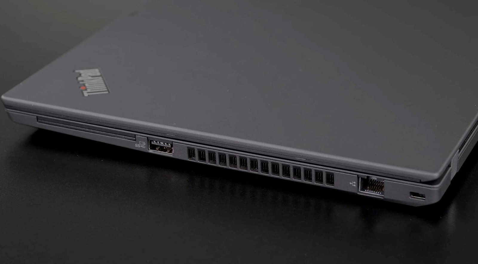 Lenovo ThinkPad T15 Gen 2 and T14 Gen 2 Right Side