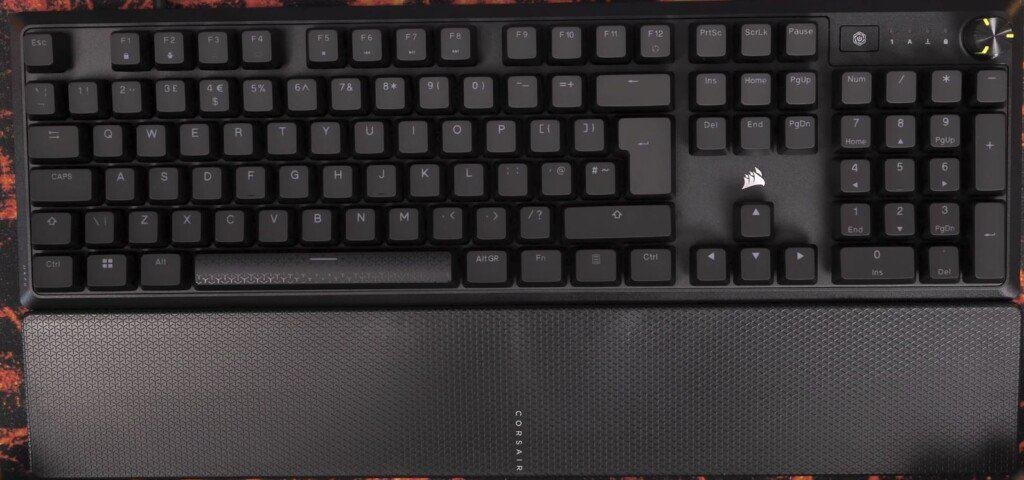 CORSAIR K70 CORE RGB Mechanical Gaming Keyboard wrist pad