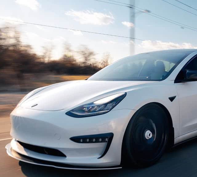 10 THINGS YOU SHOULD KNOW ABOUT THE TESLA MODEL Y